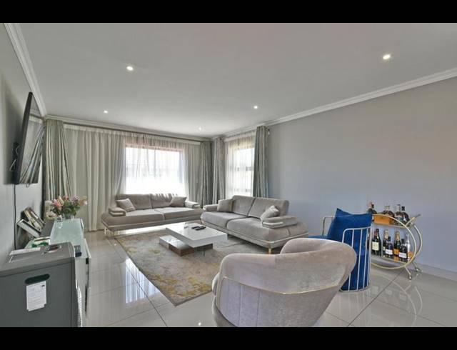 3 BEDROOM HOUSE FOR SALE IN SONNEVELD